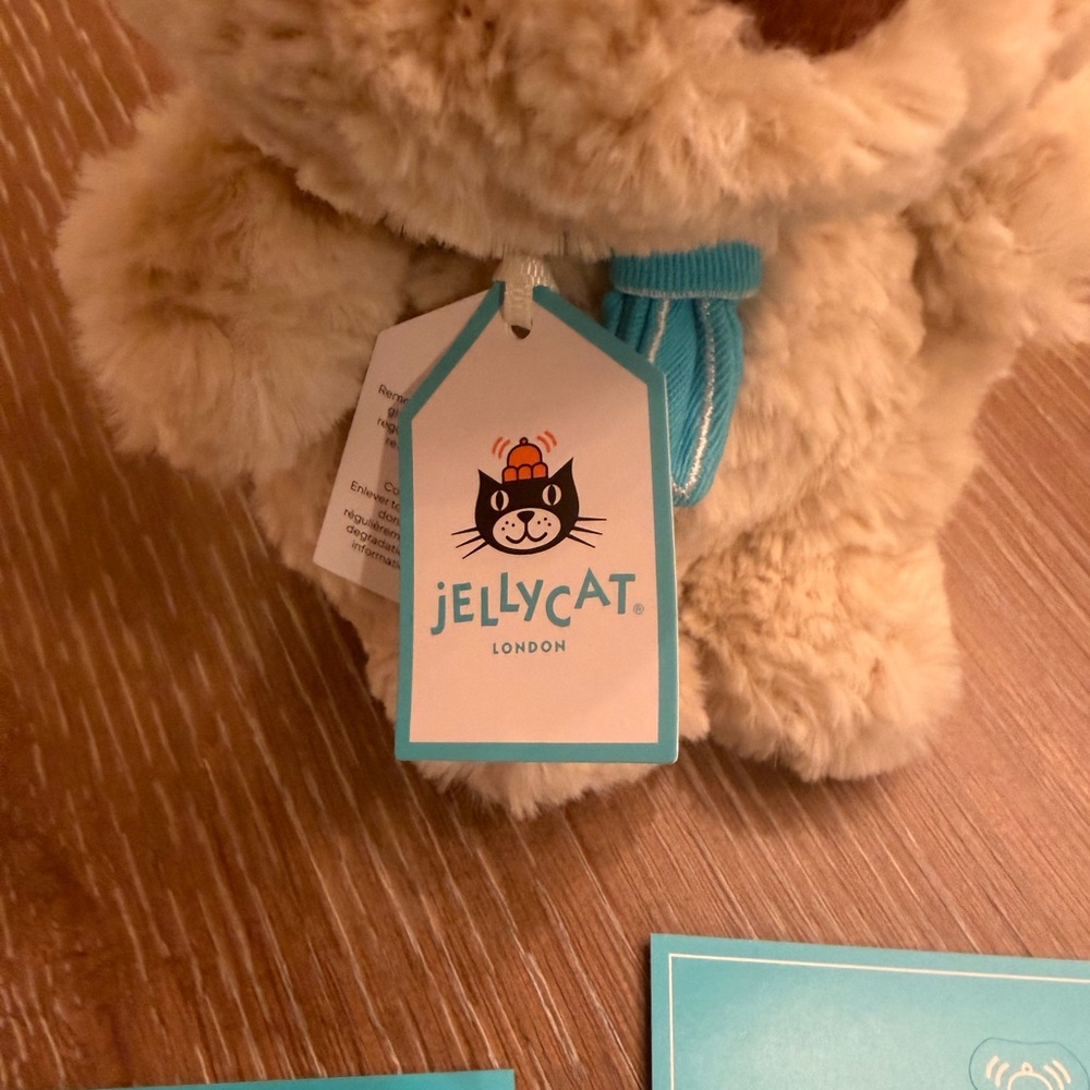 Jellycat Bartholomew Airline Bear Gift Set with Matching Pins & Stickers - Picture 3 of 7